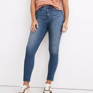 BRAND NEW WITH TAGS Petite Curvy High-Rise Skinny Crop Jeans in Lander Wash